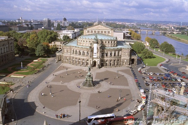 Theaterplatz Dresden gesehen vom Hausmannsturm